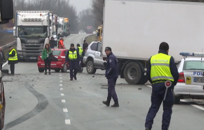 тир отнесе патрулка спряла заради катастрофата пътя софия варна