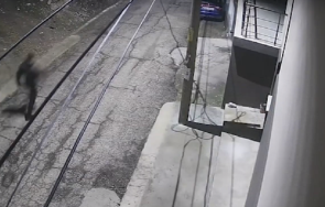 екшън мъж засече крадец дома гони улиците лом