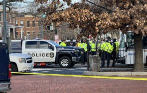 кръв вашингтон масова стрелба столицата сащ убит ранени снимки видео