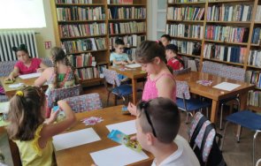 обогатиха библиотеката ямбол