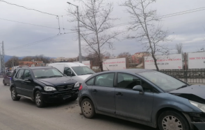 верижна катастрофа два джипа кючука пловдив полиция