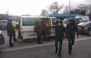 извънредно полицейска акция блокира част орлов мост