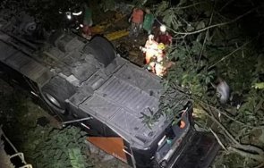 светът футбола потресен автобус бразилски отбор падна мост жертви