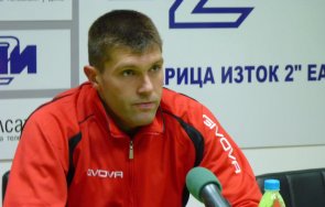 скандал треньор удари колега футболна контрола ботевград