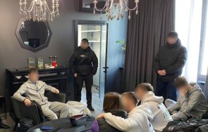 полицията удари банда организирала пиянски партита разврат киев снимки