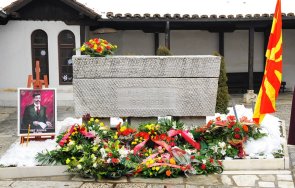 хеликоптери небето скопие улиците гъмжи полиция подстъпите гроба гоце делчев блокирани