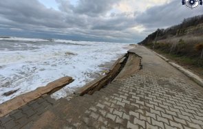пропадна част крайбрежната алея обзор снимки