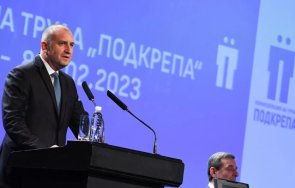 румен радев подкрепа превърна опора безмислостен критик властта