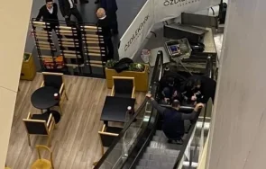 ужас дете загуби три пръста заклещи ескалатор мол снимки