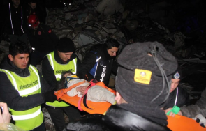 чудо стопли почернена турция месечно бебе оцеля часа руините хатай снимка