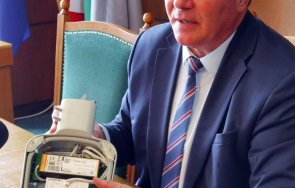 неизвестен стреля многократно уличните лампи плевен