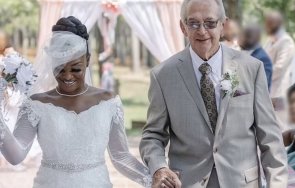 любовта граници годишна жена вдигна сватба годишния любим снимки