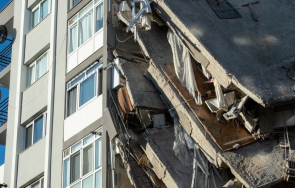 разказ първо лице българин адана хората живеят палатки колите