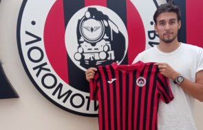 нападател локо подписва румъния