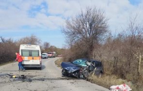 украински фолксваген натресе кола агенцията горите линейки извозиха петима болница снимки