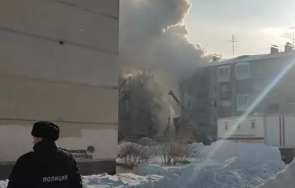 експлозия голям пожар новосибирск срути вход жилищен блок жертва видео