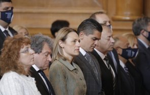 ексклузивно пик панаири покрай новата партия ива митева каримански играели босовете ялта стари муцуни сменили името заради кирил петков