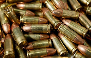 откриха пушка пистолет боеприпаси частен дом стара загора