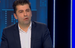 киро блесна нова изява разпасан без вратовръзка засвири