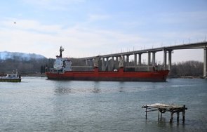 кораб заседна аспаруховия мост варна