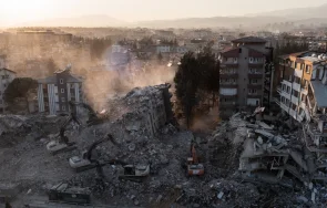 броят жертвите смъртоносните земетресения турция сирия надхвърли 000 души
