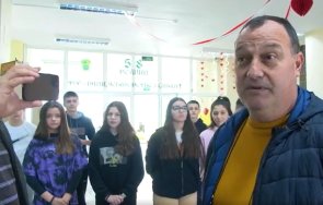 ученици димитровград дариха 3000 бурканчета пюре сирия