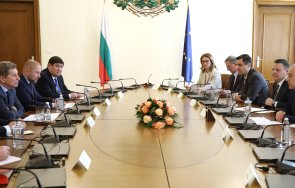 лукойл пое ангажимент гълъб донев обезпечаване горивата авансовия данък свръхпечалбата