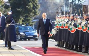 румен радев критики партиите гледат армията донор въоръжените сили украйна