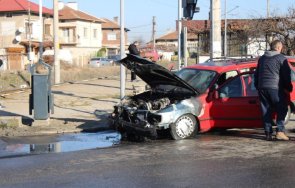кола пламна движение прелез благоевград снимки