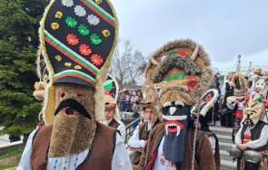 кукери разтресоха площада карлово