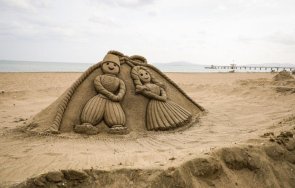 художници изваяха пижо пенда пясък плажа бургас