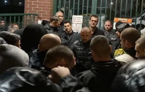 страшен екшън неделев взриви ботев исках напускам продадоха обидно пари феновете окупираха коматево