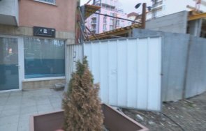 строеж срути стена блок ранена жена