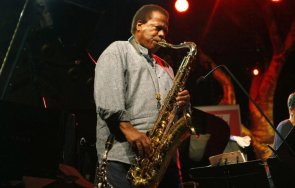 почина великият джаз музикант уейн шортър