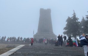 шипка почерня хора колите паркират надолу върха