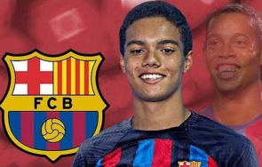 барселона официално привлече сина роналдиньо