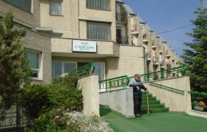 десетки заразени covid дома стари хора добрич