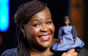 показаха нова кукла барби вдъхновена чернокожа жена учен