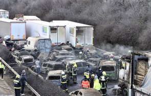 ужасяваща катастрофа десетки коли нанизаха верижно меле магистрала унгария