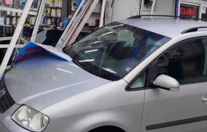 77-годишен дядка паркира в магазин в Ивайловград