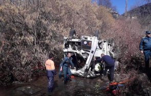 камион падна коритото река шофьорът загина