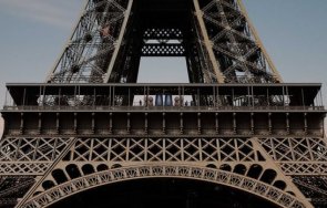 продават търг части стълбите айфеловата кула