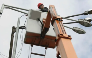 години тъмно слагат осветление входа благоевград