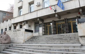 кадрови дефицит бави делата окръжния съд велико търново