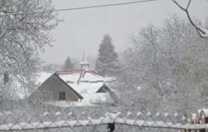 сняг затрупа румъния планините метра
