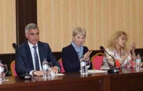 стефан янев българия гласът мира нато