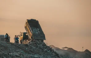 заснеха нарушители столипиново изхвърлящи боклуци камион