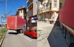 извънредно камион заседна две сгради софия снимки