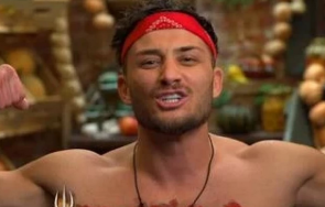 стриптийз ревност подпалиха кухнята ада видео