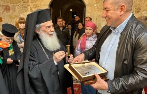 патриархът йерусалим освети знамето община кричим снимки